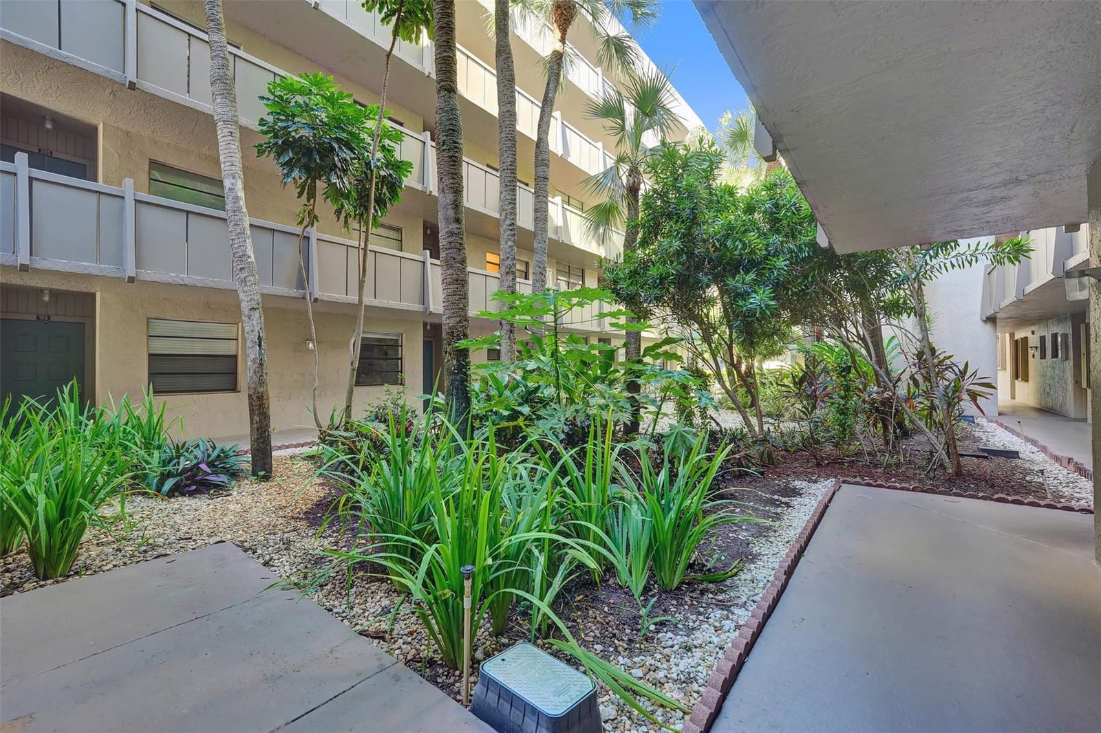 900 Colony Point Circle 221, Pembroke Pines, FL 33026 photo 16