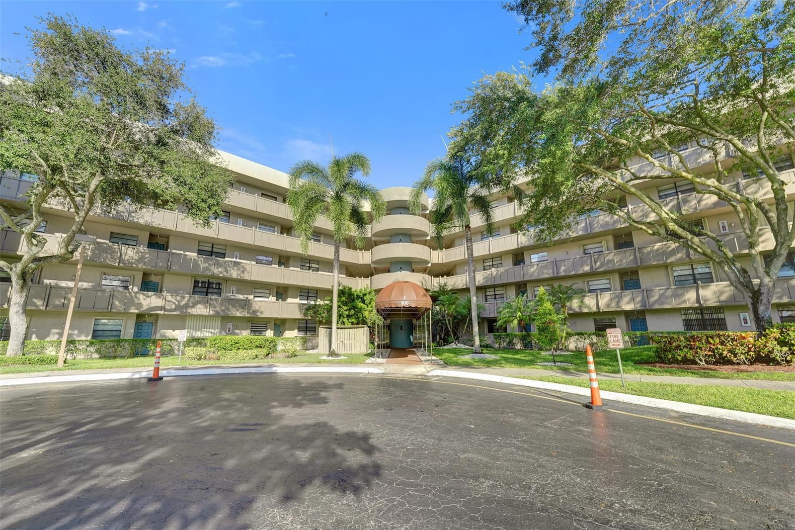 900 Colony Point Circle 221, Pembroke Pines, FL 33026 photo 17