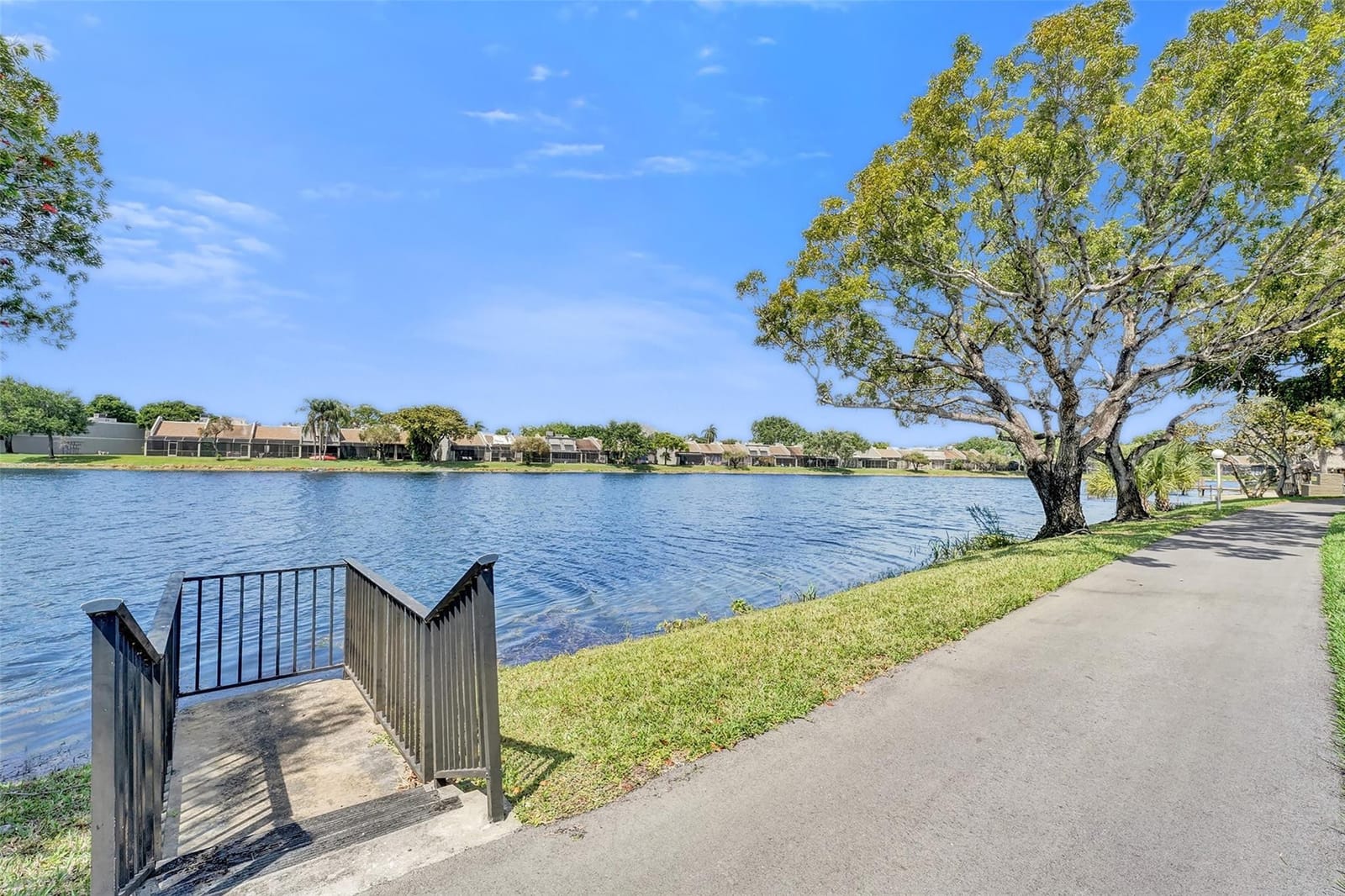 900 Colony Point Circle 221, Pembroke Pines, FL 33026 photo 22