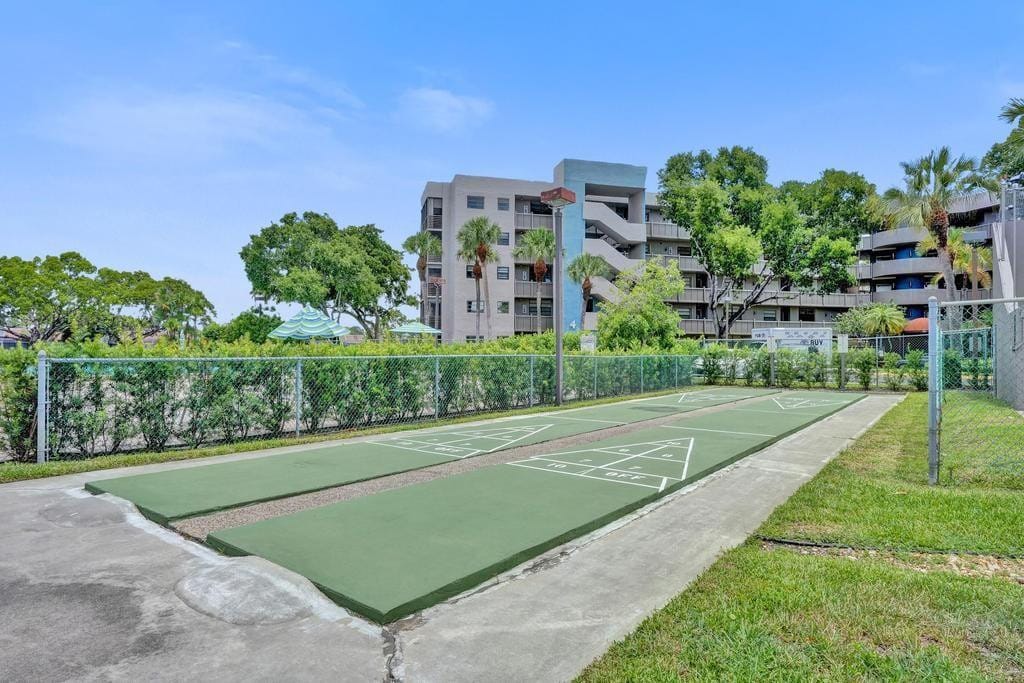 900 Colony Point Circle 221, Pembroke Pines, FL 33026 photo 27