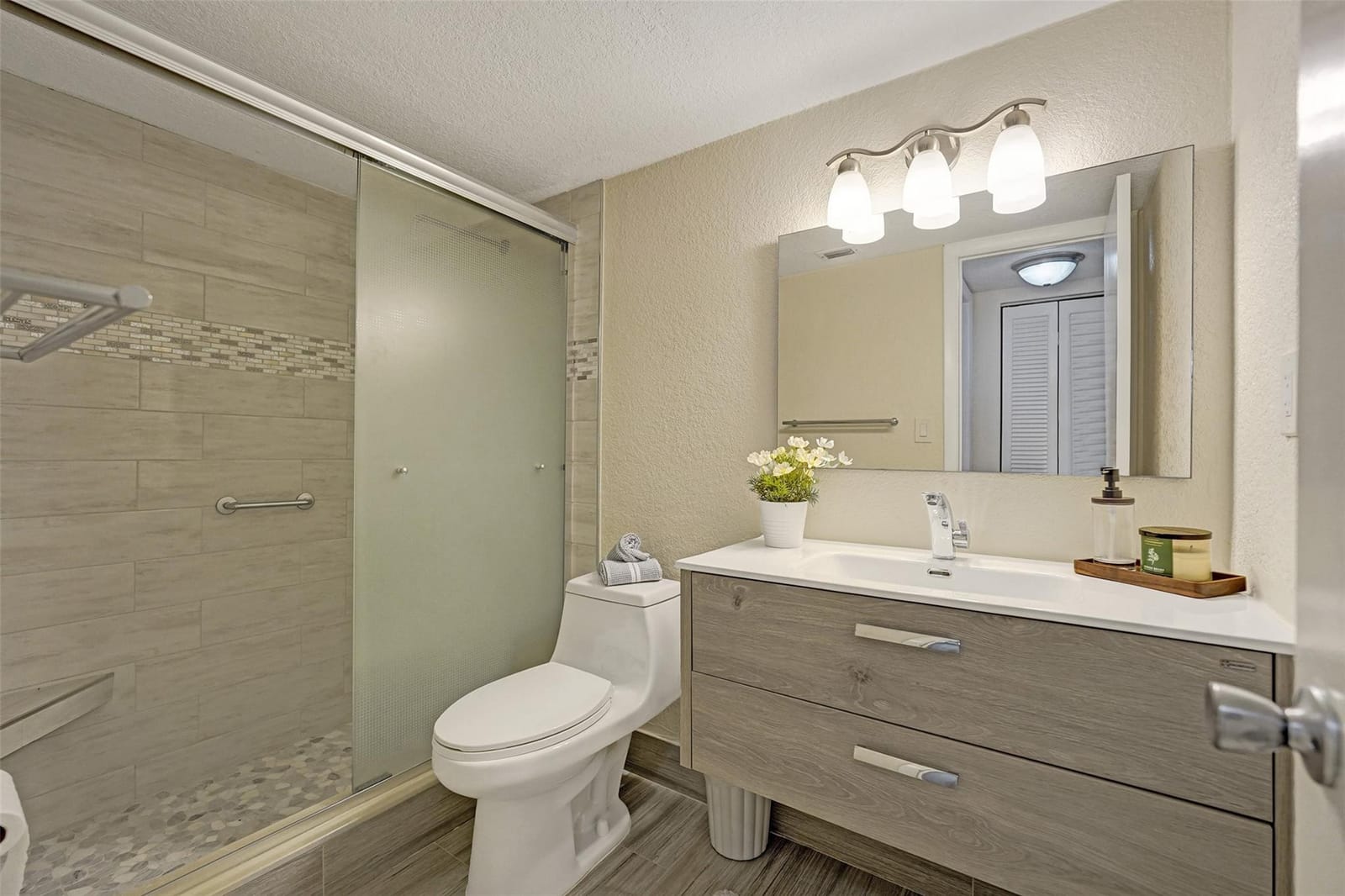 900 Colony Point Circle 221 — photo 8