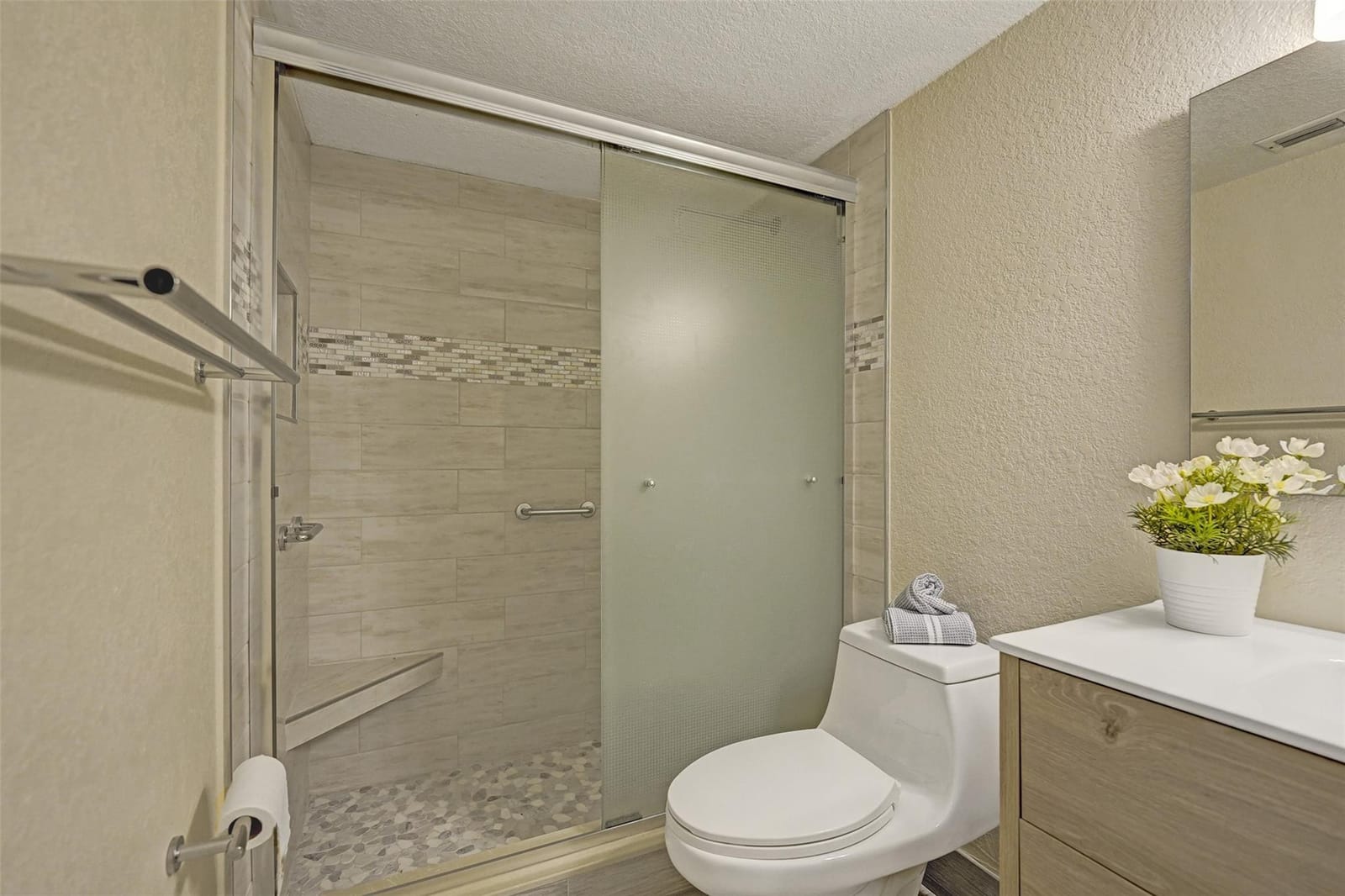 900 Colony Point Circle 221 — photo 9