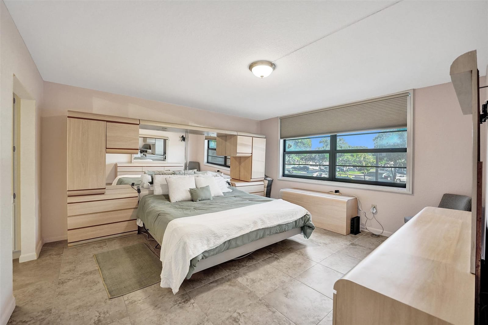 900 Colony Point Circle 221 — photo 10