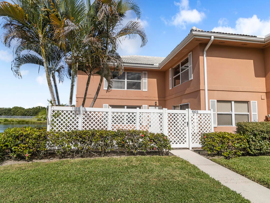 1923 Stratford Way, West Palm Beach, FL 33409 photo 1