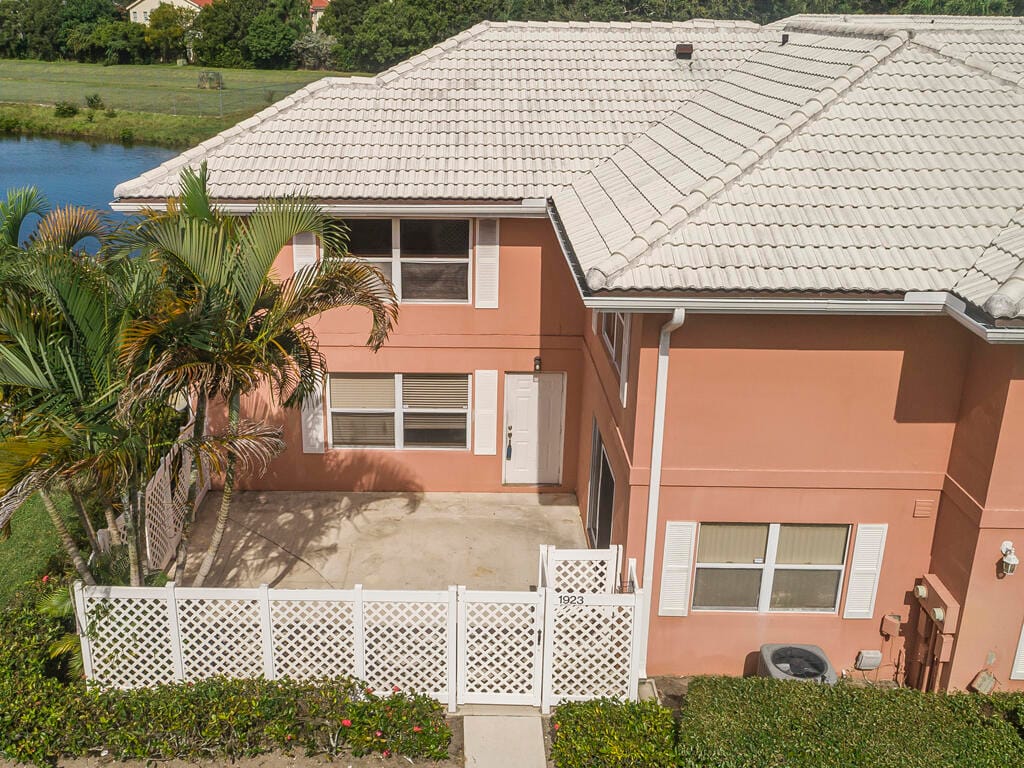 1923 Stratford Way, West Palm Beach, FL 33409 photo 2