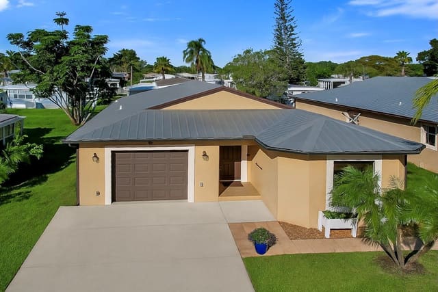 34 Oro Grande Way, sold in Spanish Lakes 1, Port St Lucie, FL