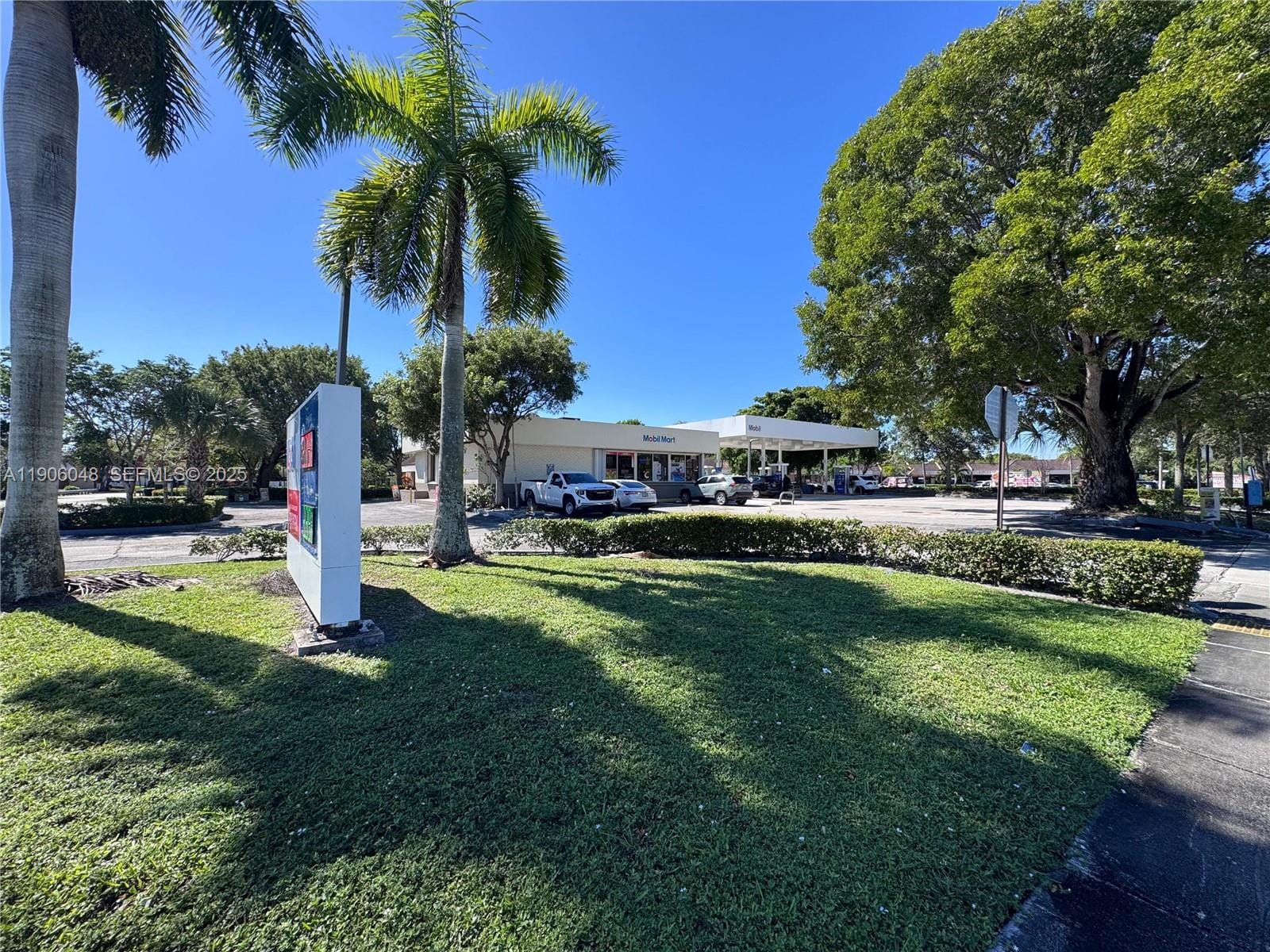 8400 W Oakland Park Boulevard — photo 1