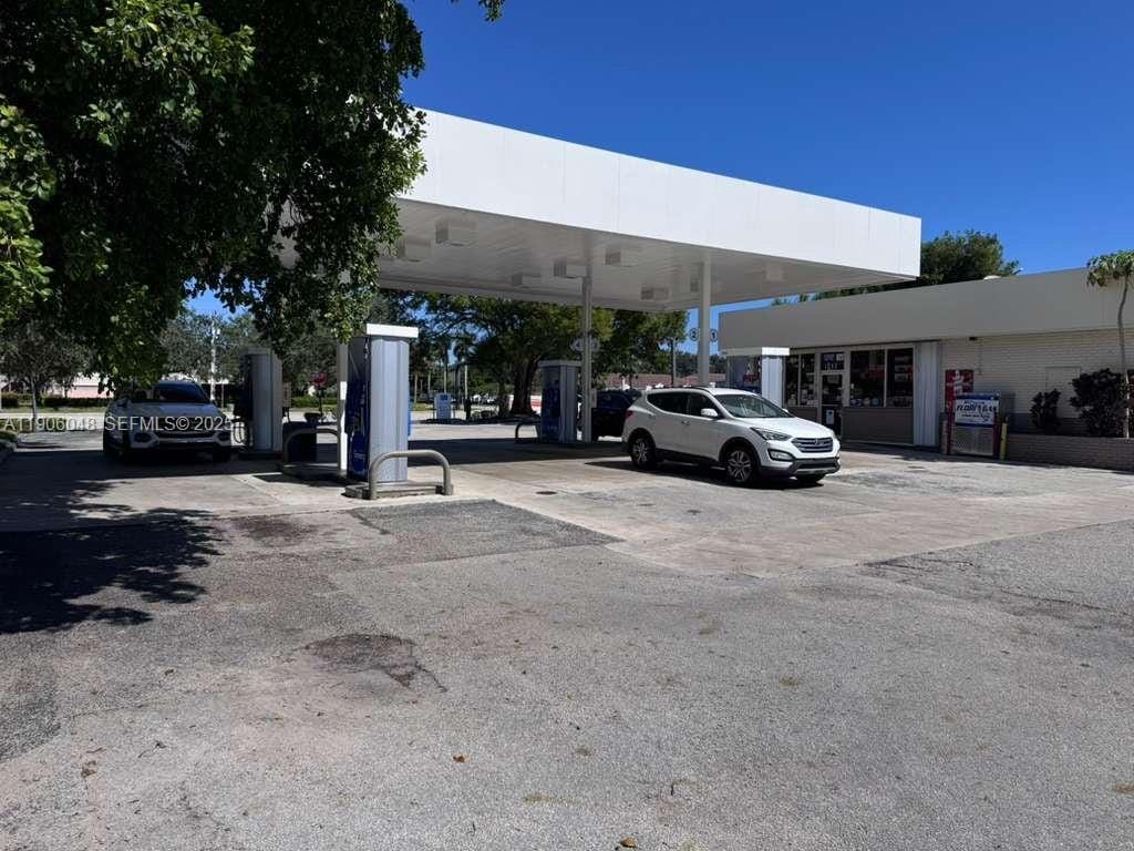 8400 W Oakland Park Boulevard — photo 2