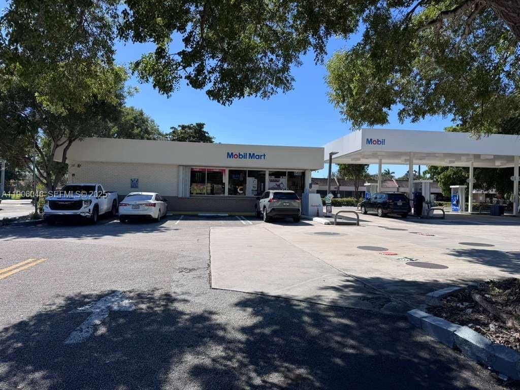 8400 W Oakland Park Boulevard — photo 3