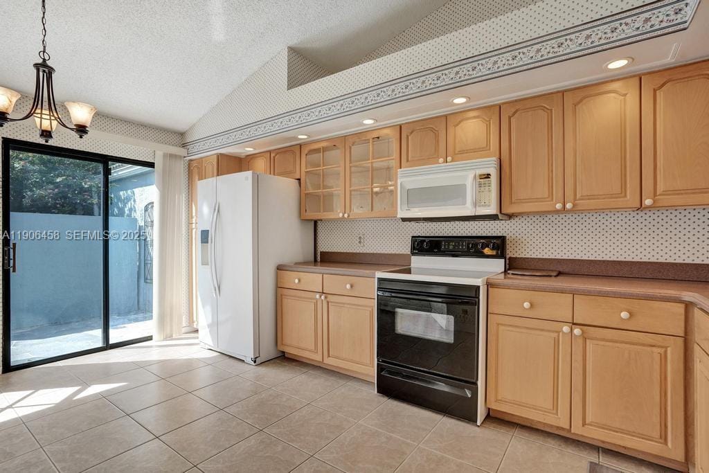 8465 Waterford Circle — photo 2