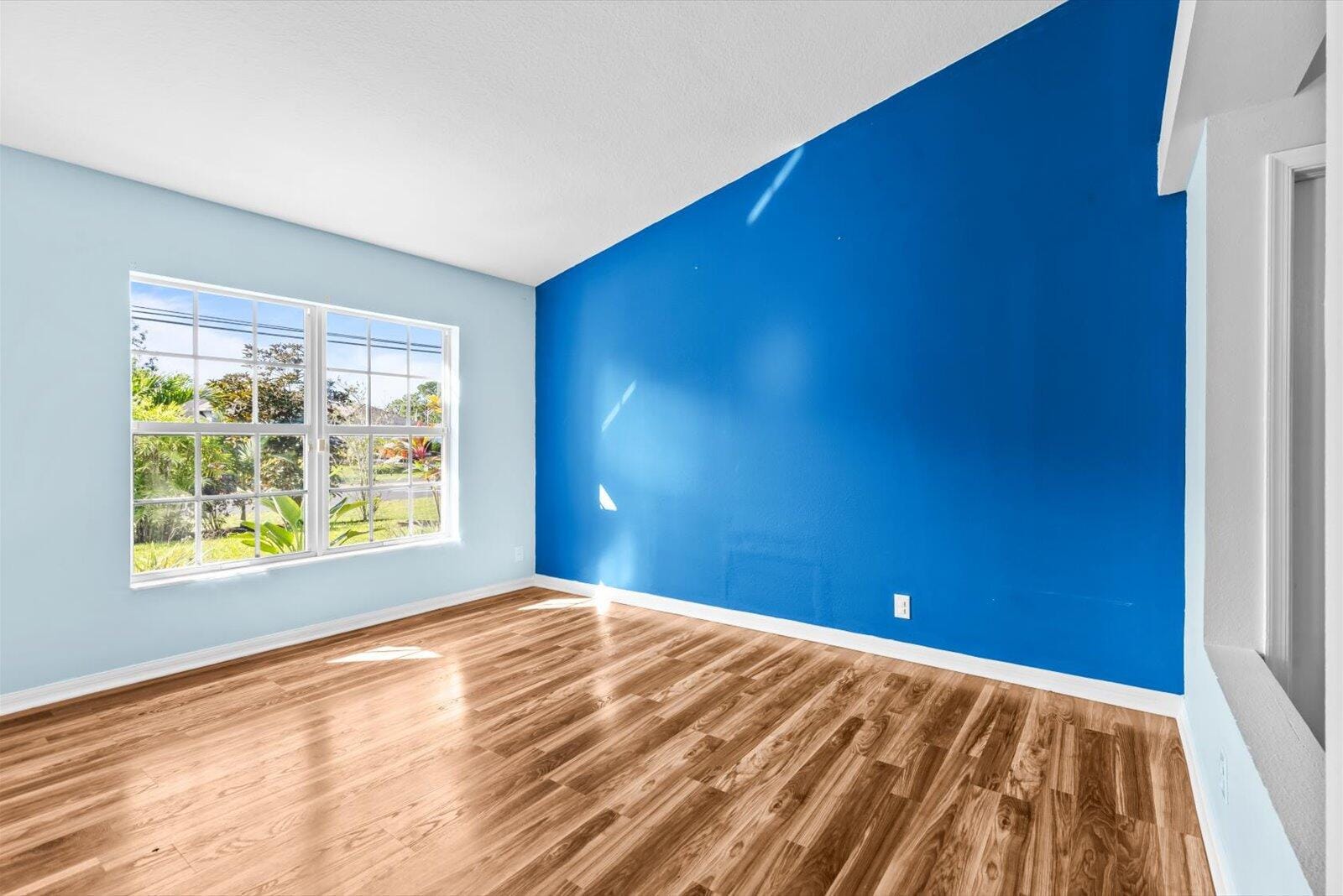 873 SW Tulip Boulevard — photo 10