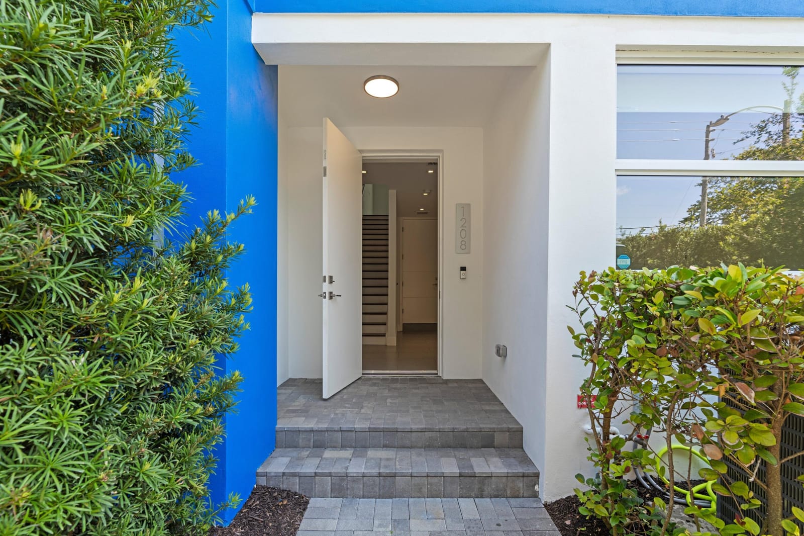 1208 Lake Avenue — photo 3
