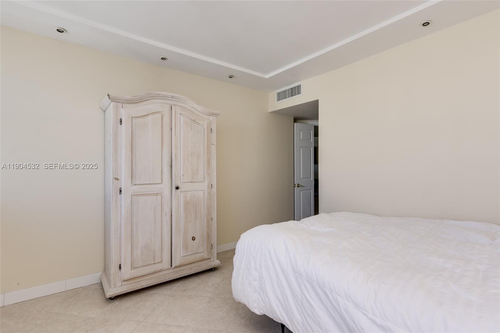 1410 S Ocean Drive 1702 — photo 11