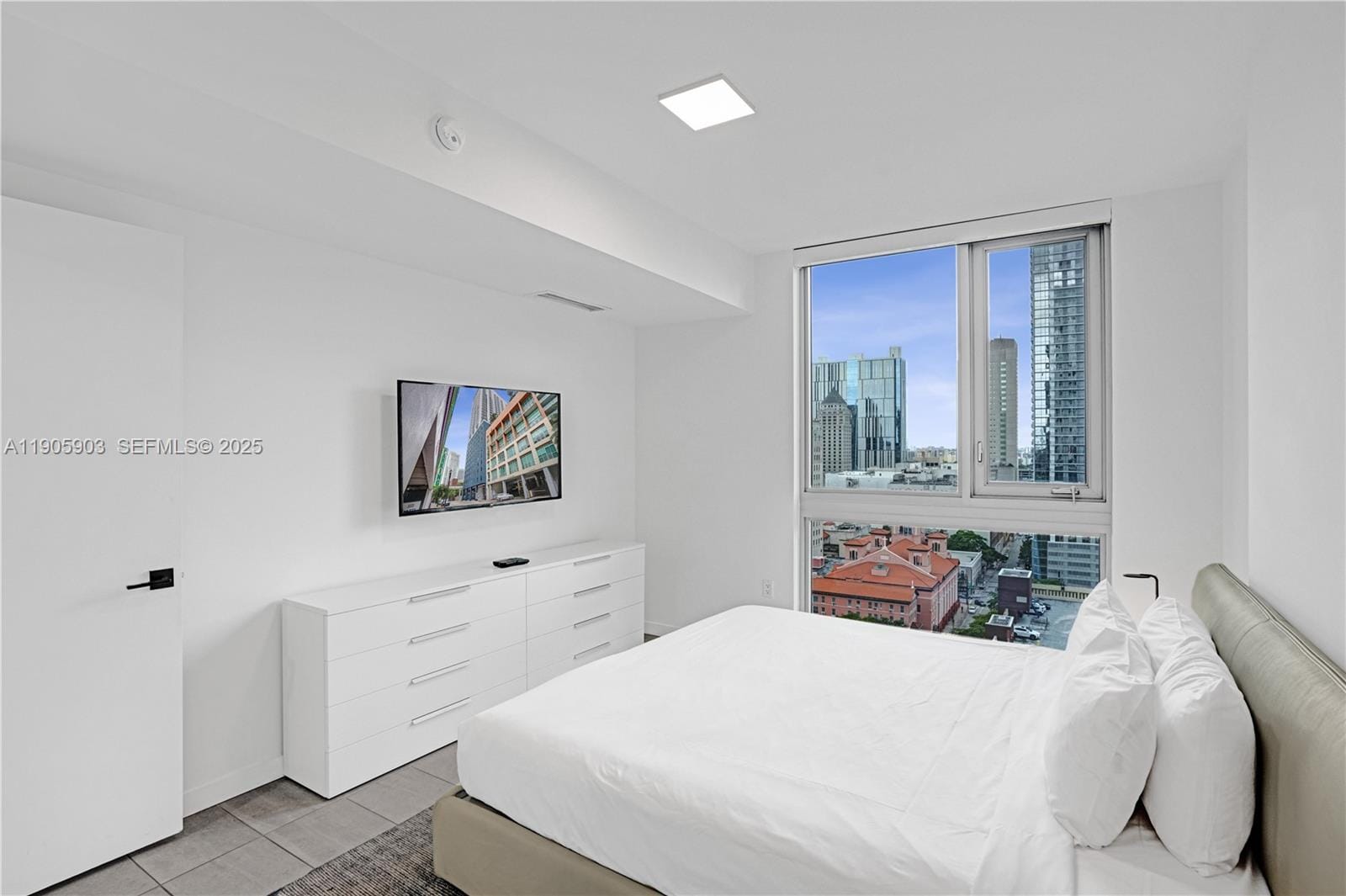 227 NE 2nd Street 1703, Miami, FL 33132 photo 17