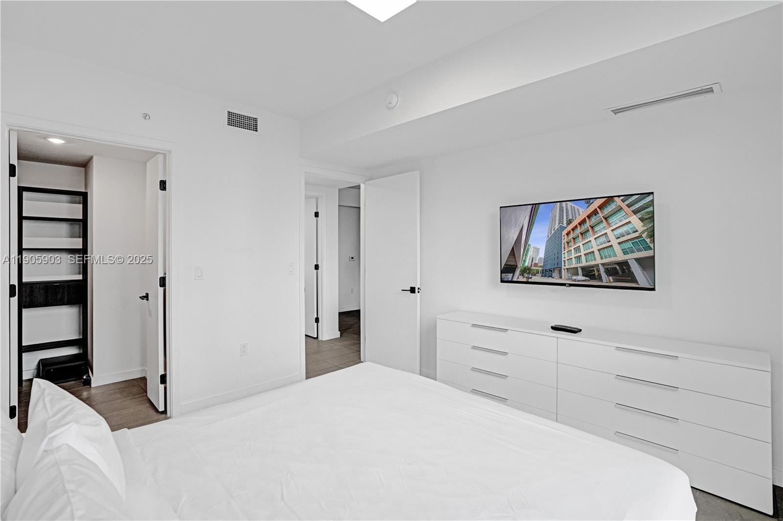 227 NE 2nd Street 1703, Miami, FL 33132 photo 18