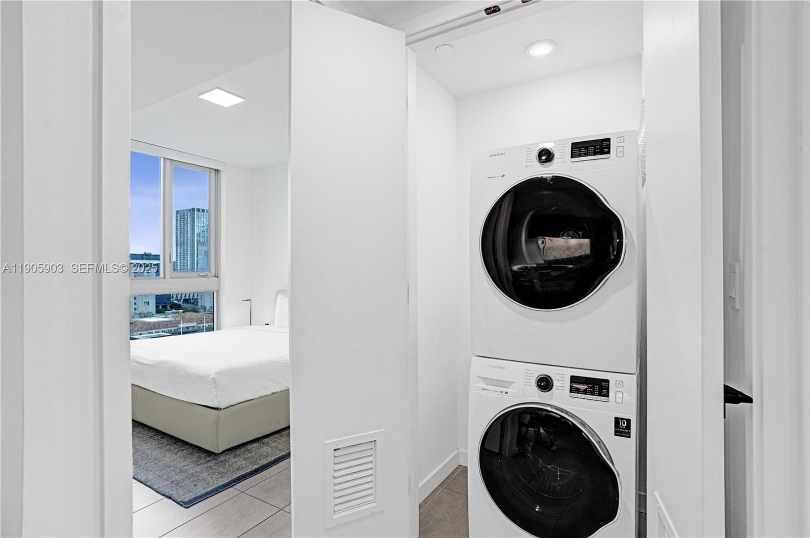 227 NE 2nd Street 1703, Miami, FL 33132 photo 21