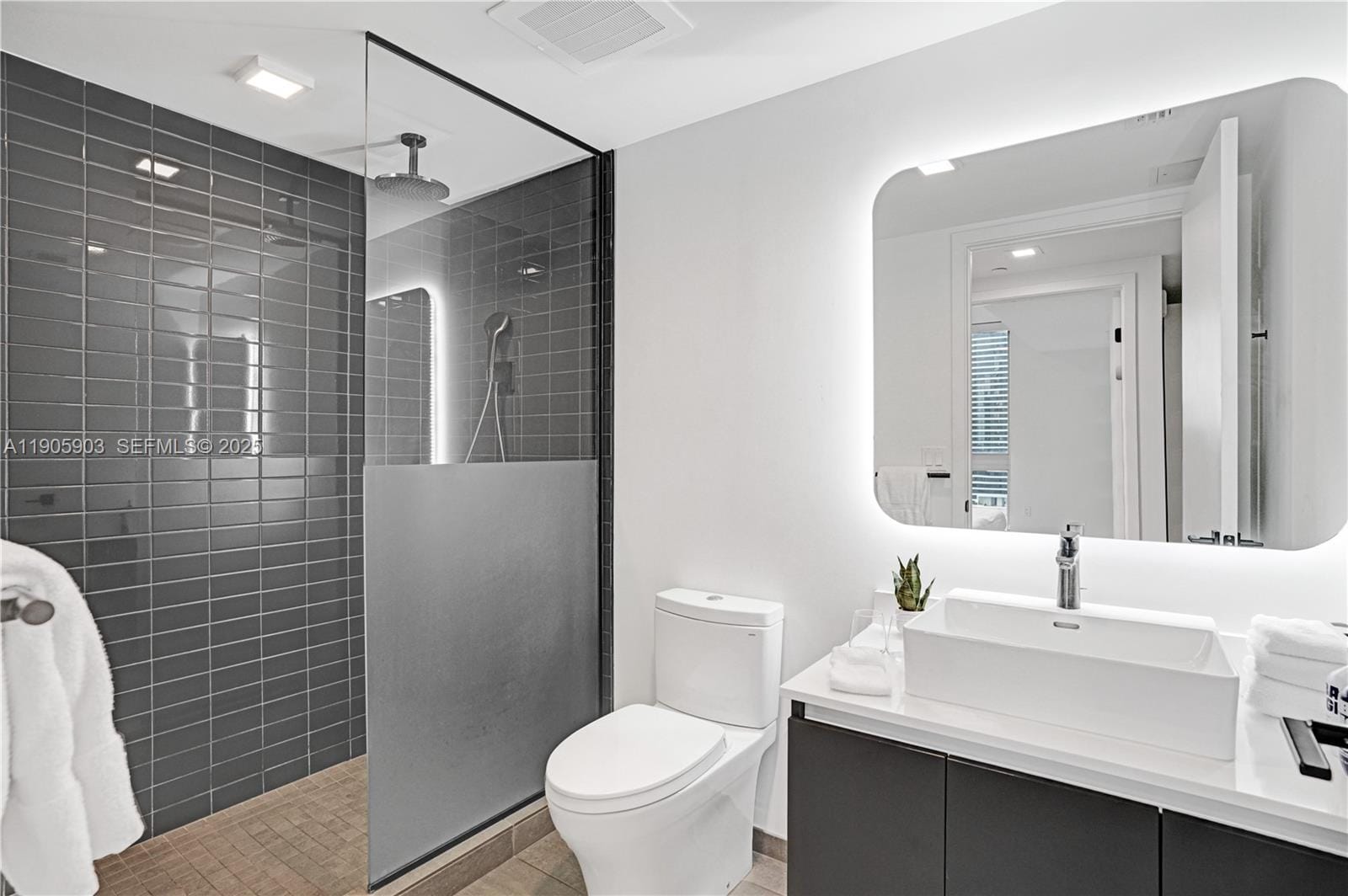 227 NE 2nd Street 1703, Miami, FL 33132 photo 22