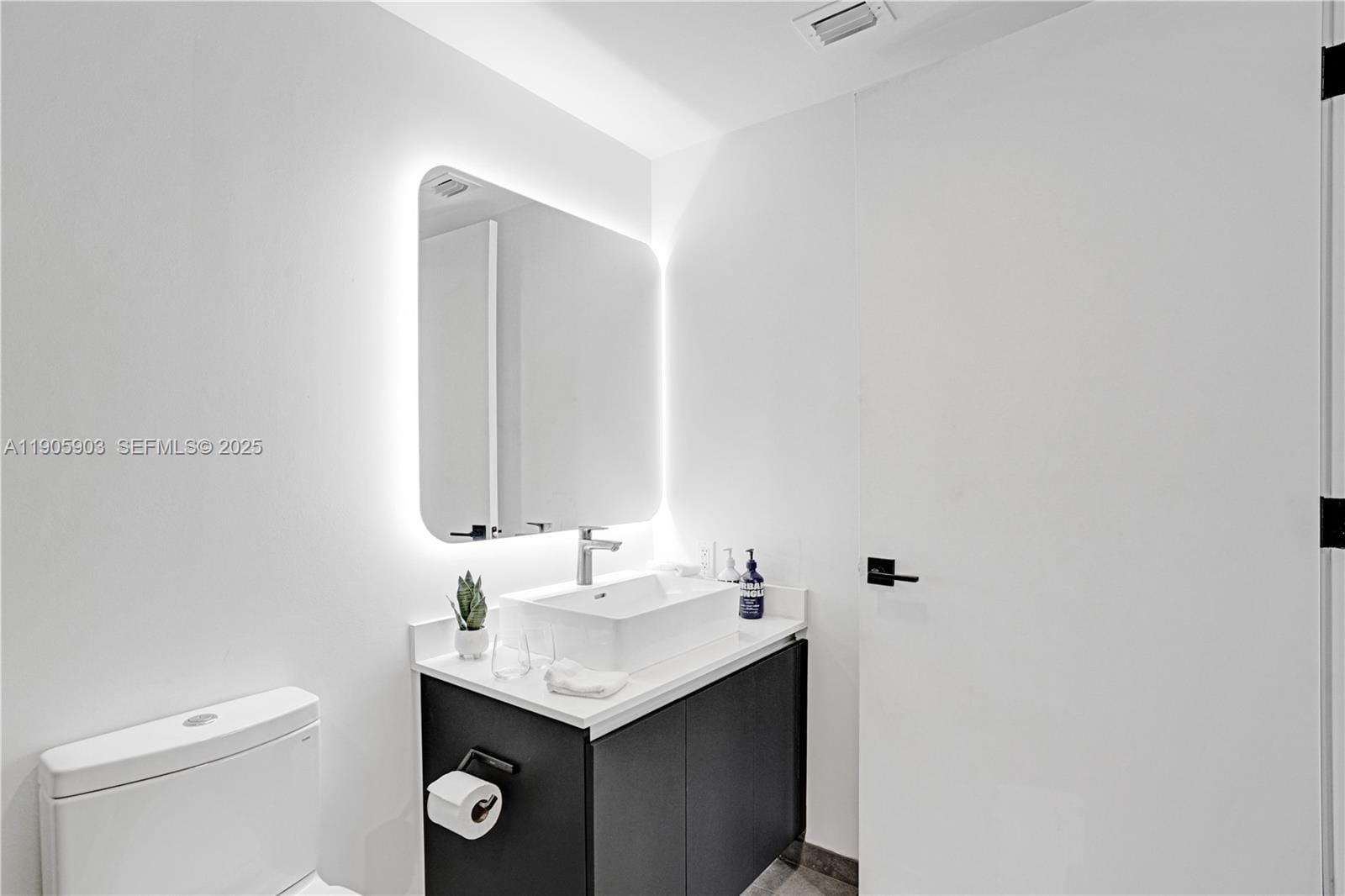 227 NE 2nd Street 1703, Miami, FL 33132 photo 23