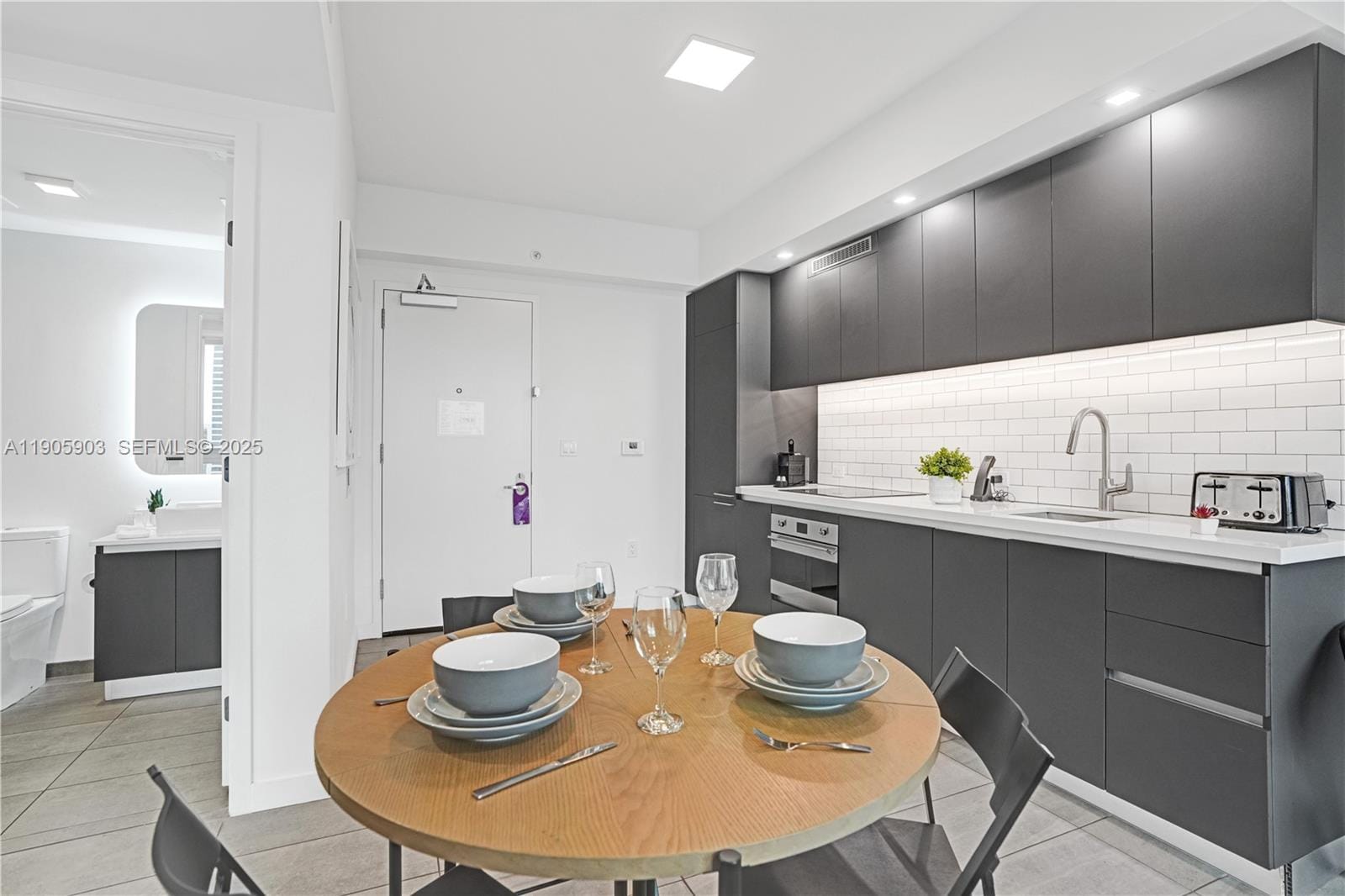 227 NE 2nd Street 1703, Miami, FL 33132 photo 25