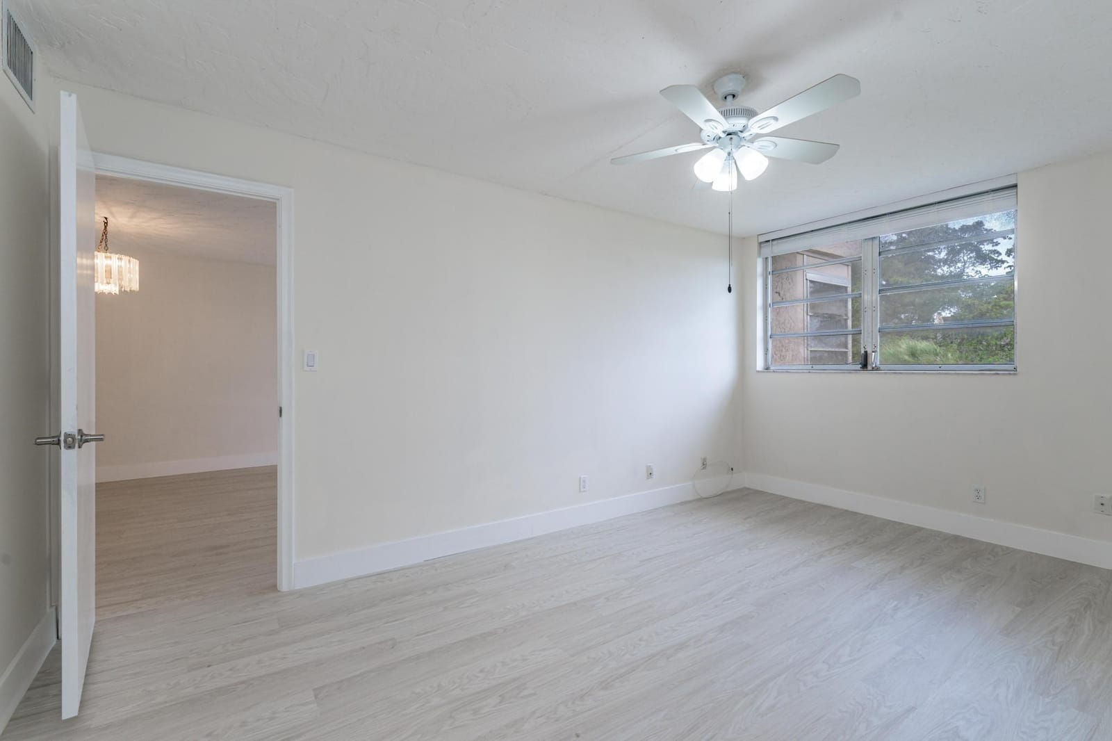 2551 Aragon Boulevard 406, Sunrise, FL 33322 photo 13
