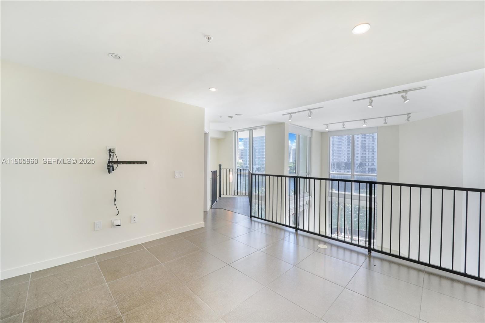 300 S Biscayne Boulevard L-414, Miami, FL 33131 photo 13