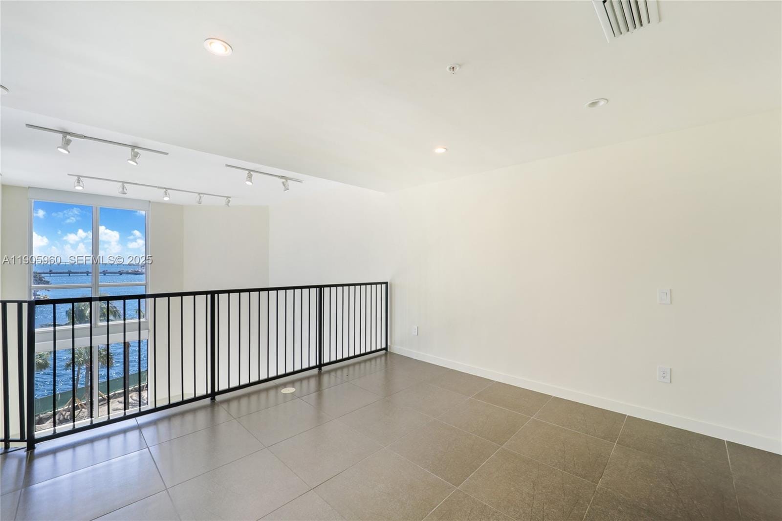 300 S Biscayne Boulevard L-414, Miami, FL 33131 photo 14