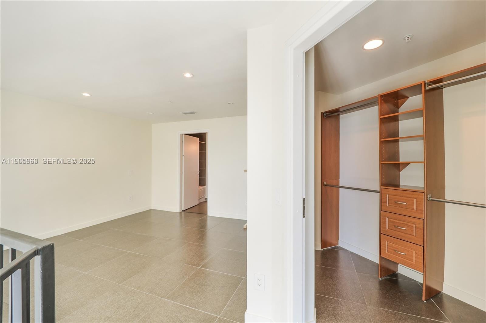 300 S Biscayne Boulevard L-414, Miami, FL 33131 photo 16
