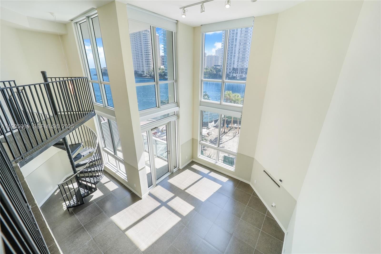 300 S Biscayne Boulevard L-414, Miami, FL 33131 photo 18