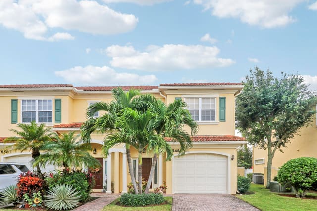 548 Marbella Circle, sold in Marbella Villas, North Palm Beach, FL