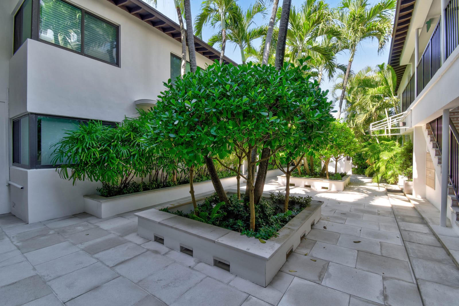 122 Peruvian Avenue 18, Palm Beach, FL 33480 photo 22