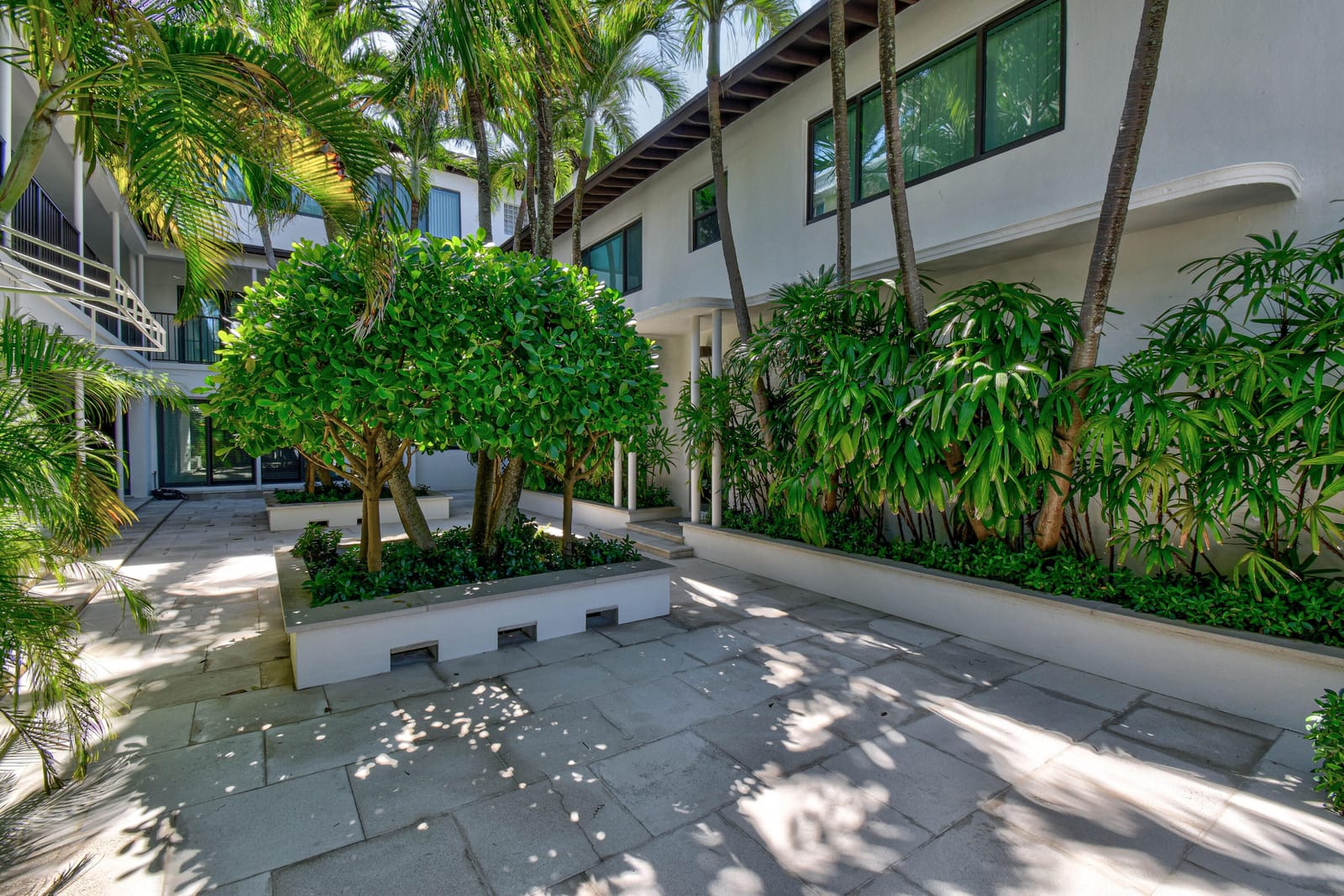 122 Peruvian Avenue 18, Palm Beach, FL 33480 photo 23