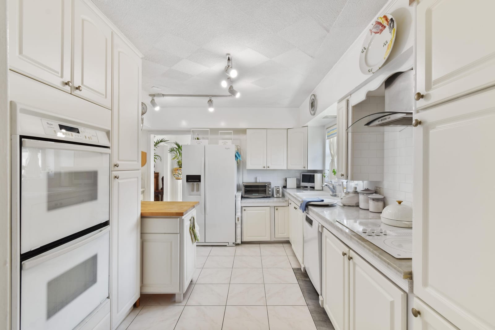 122 Peruvian Avenue 18 — photo 10