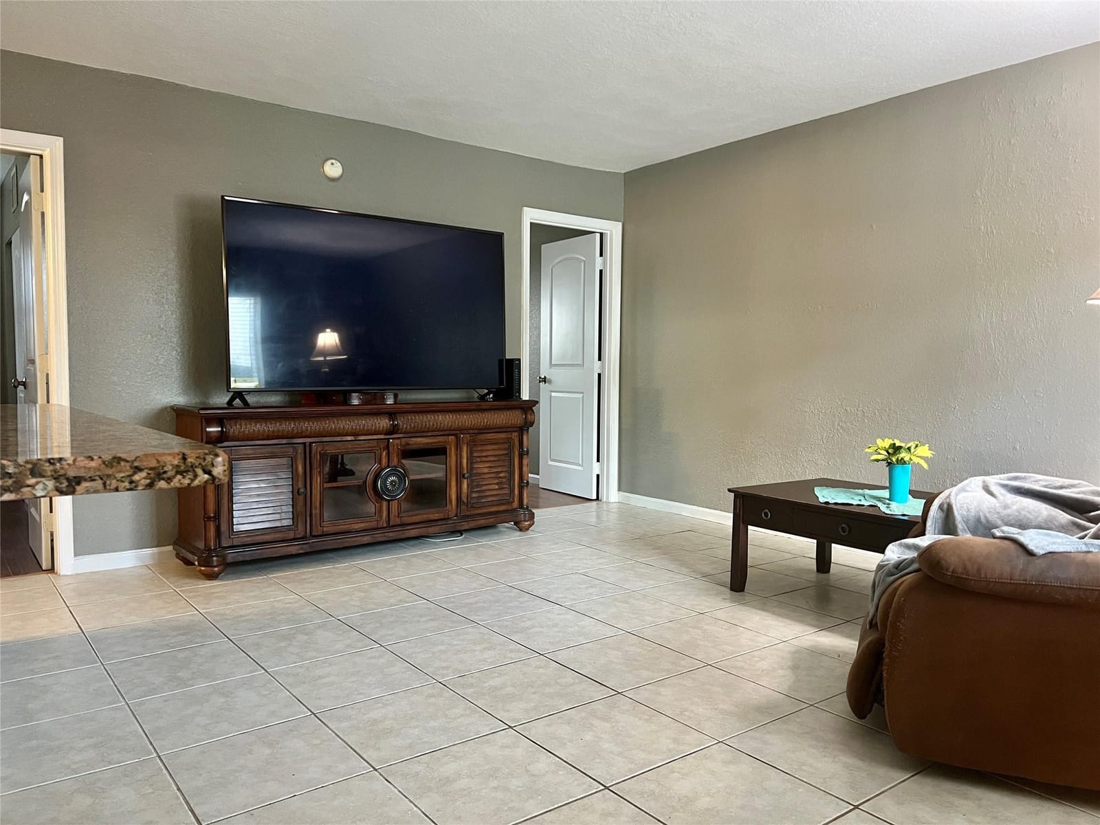 2655 NE 8th Avenue 104 — photo 3