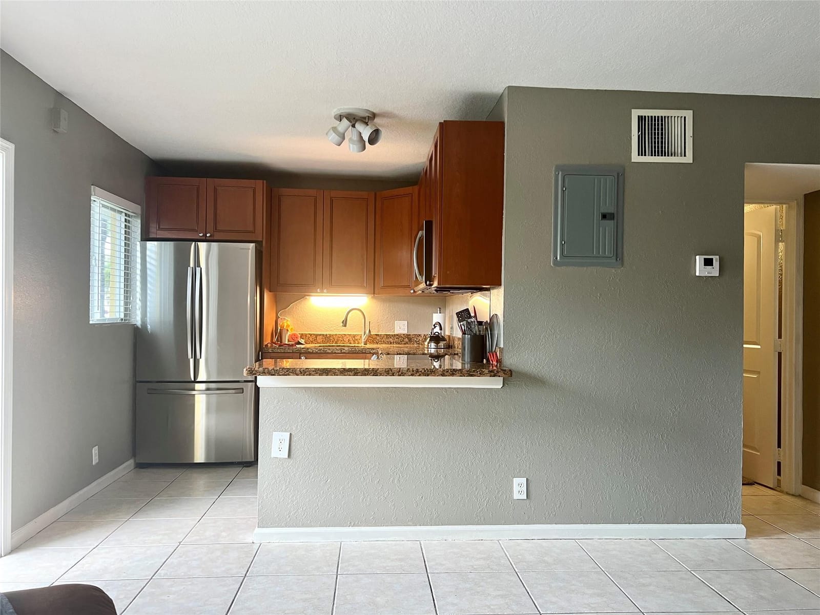 2655 NE 8th Avenue 104 — photo 5
