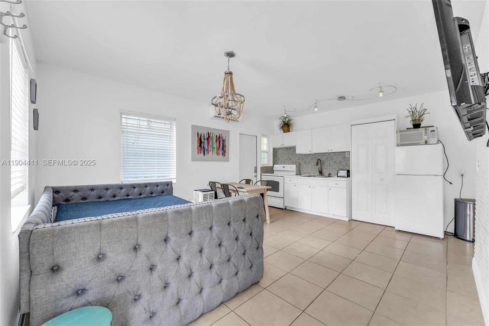 1639 Hayes Street — photo 4
