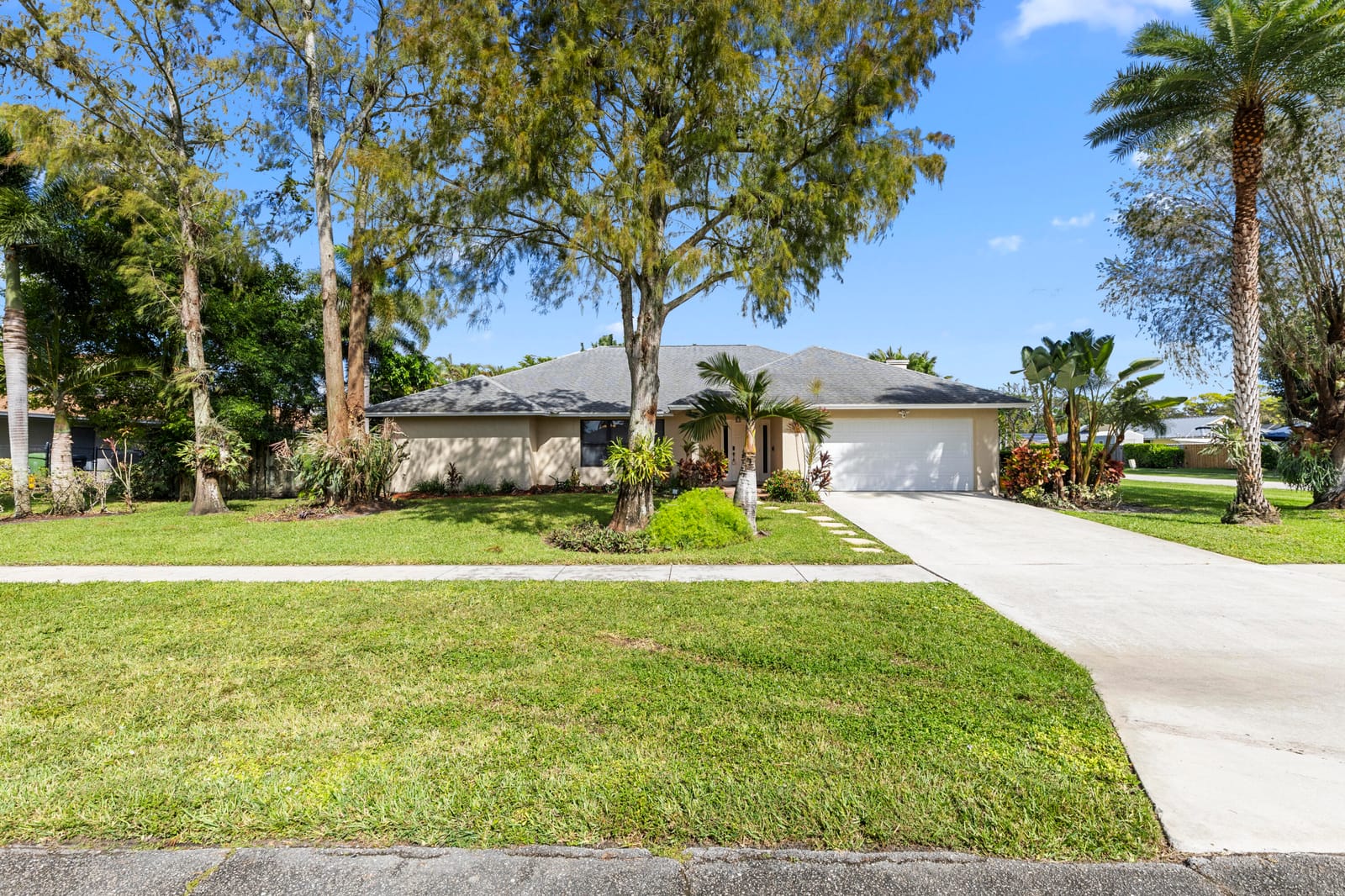 13868 Ishnala Circle, Wellington, FL 33414