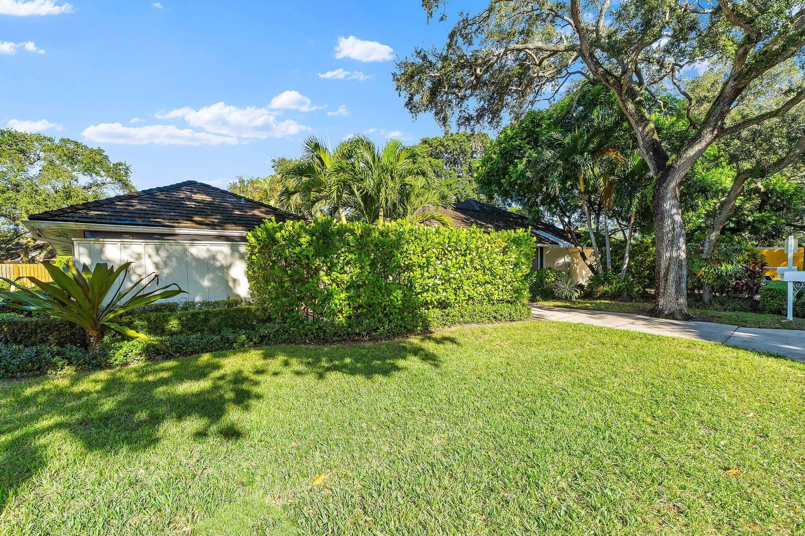 11373 Twelve Oaks Way E — photo 5