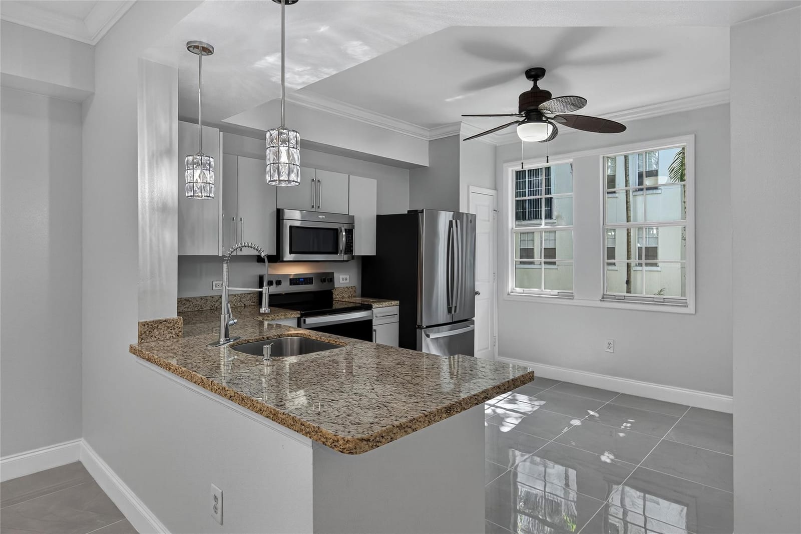 533 NE 3rd Avenue 221, Fort Lauderdale, FL 33301 photo 22