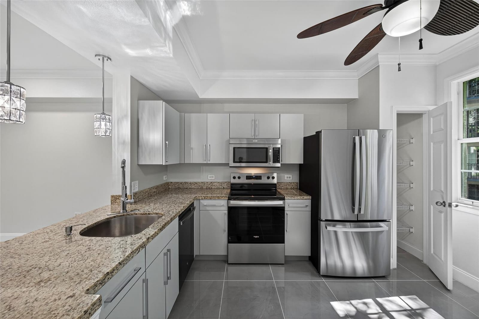 533 NE 3rd Avenue 221, Fort Lauderdale, FL 33301 photo 8