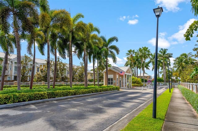 10760 NW 74th Lane, Doral, FL 33178