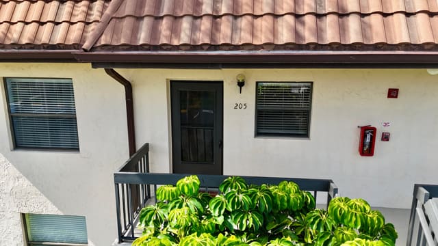 7214 Golf Colony Court 205, Lake Worth, FL 33467