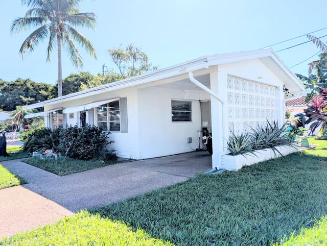 2700 NW 52nd Street, sold in Tamarac Lakes North, Fort Lauderdale, FL