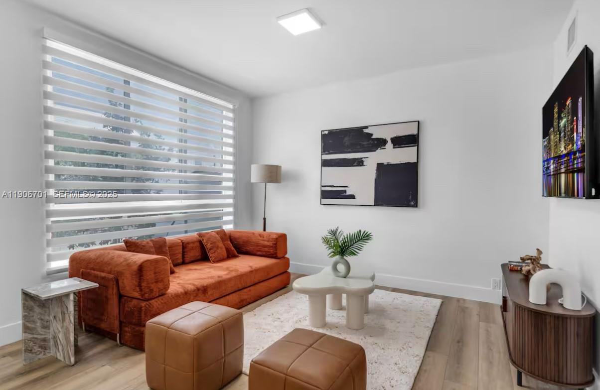 1542 NW 2nd Street 101, Miami, FL 33125, Miami