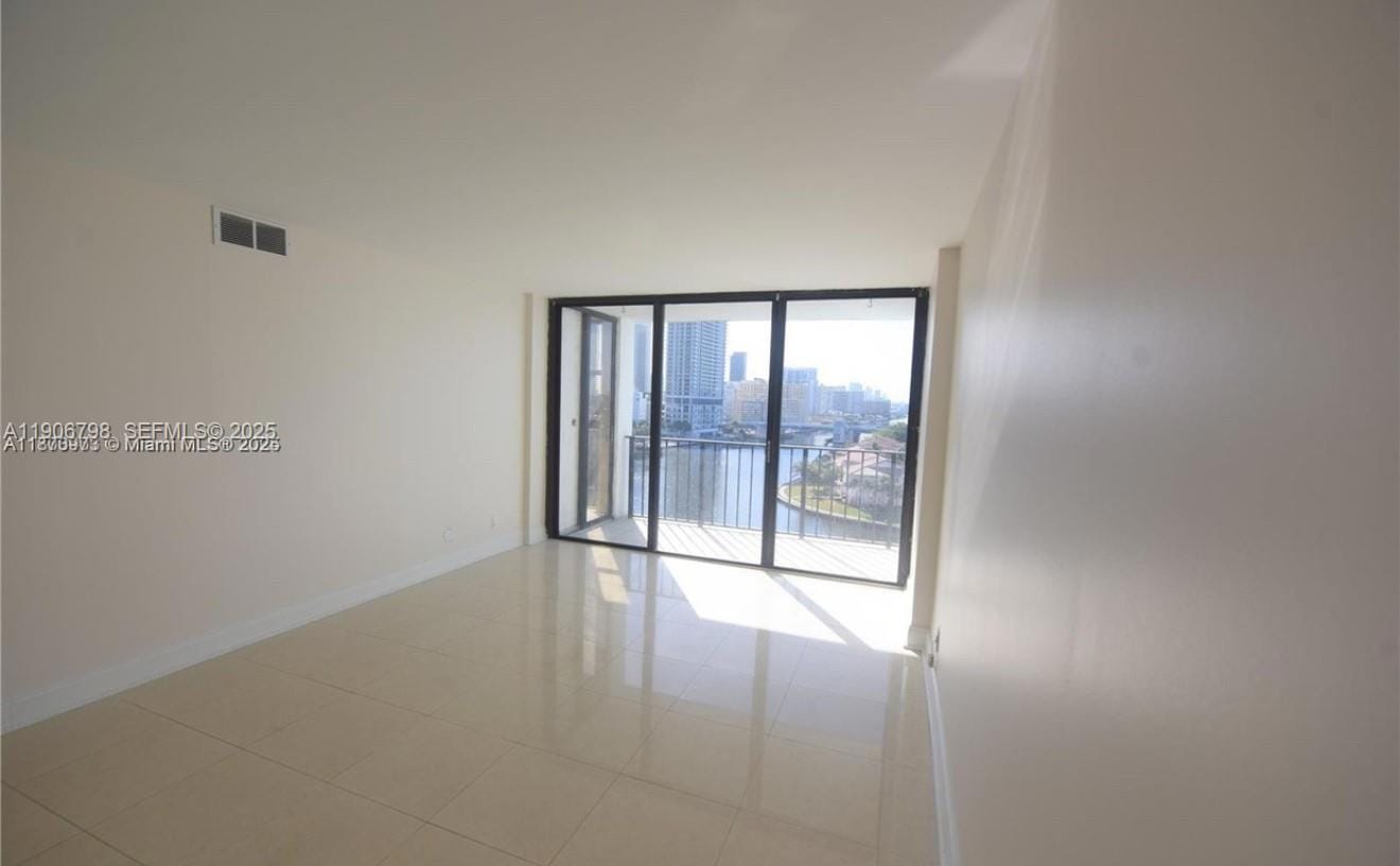 200 Leslie Drive 1124 — photo 8