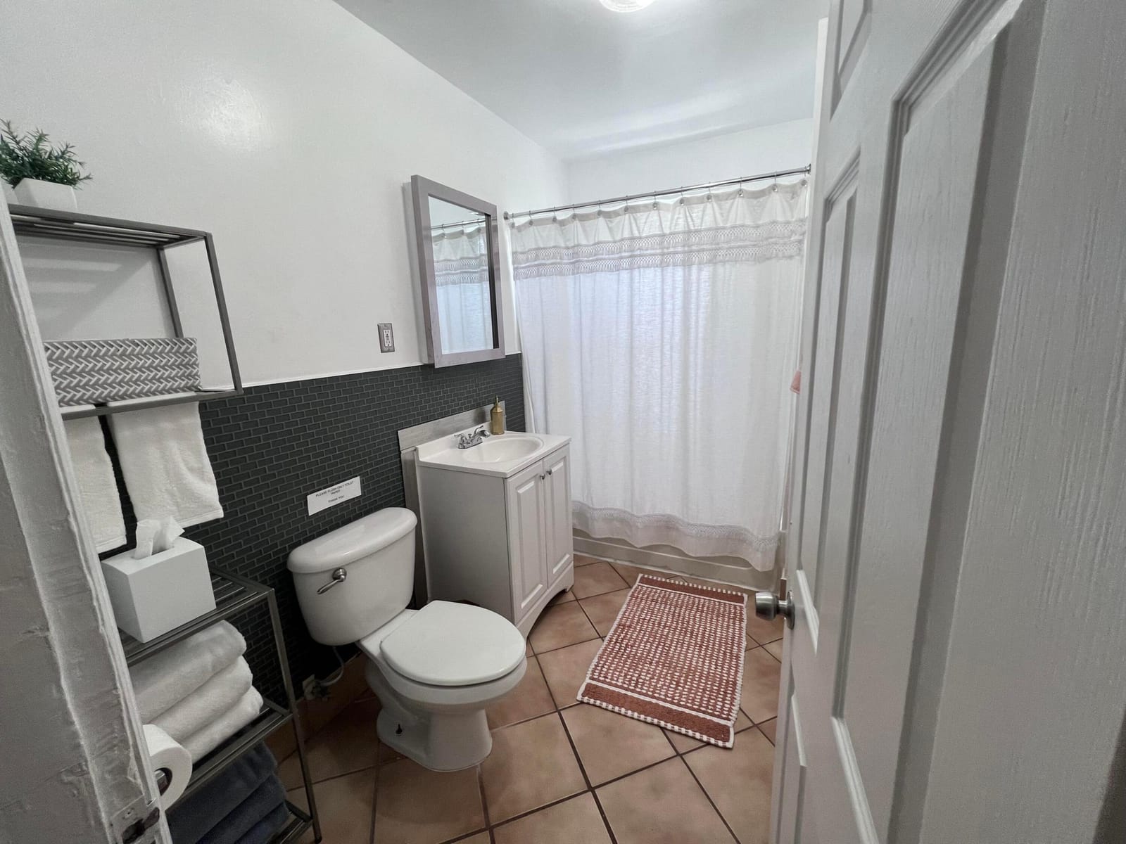 204 S M Street Upstairs Unit — photo 7