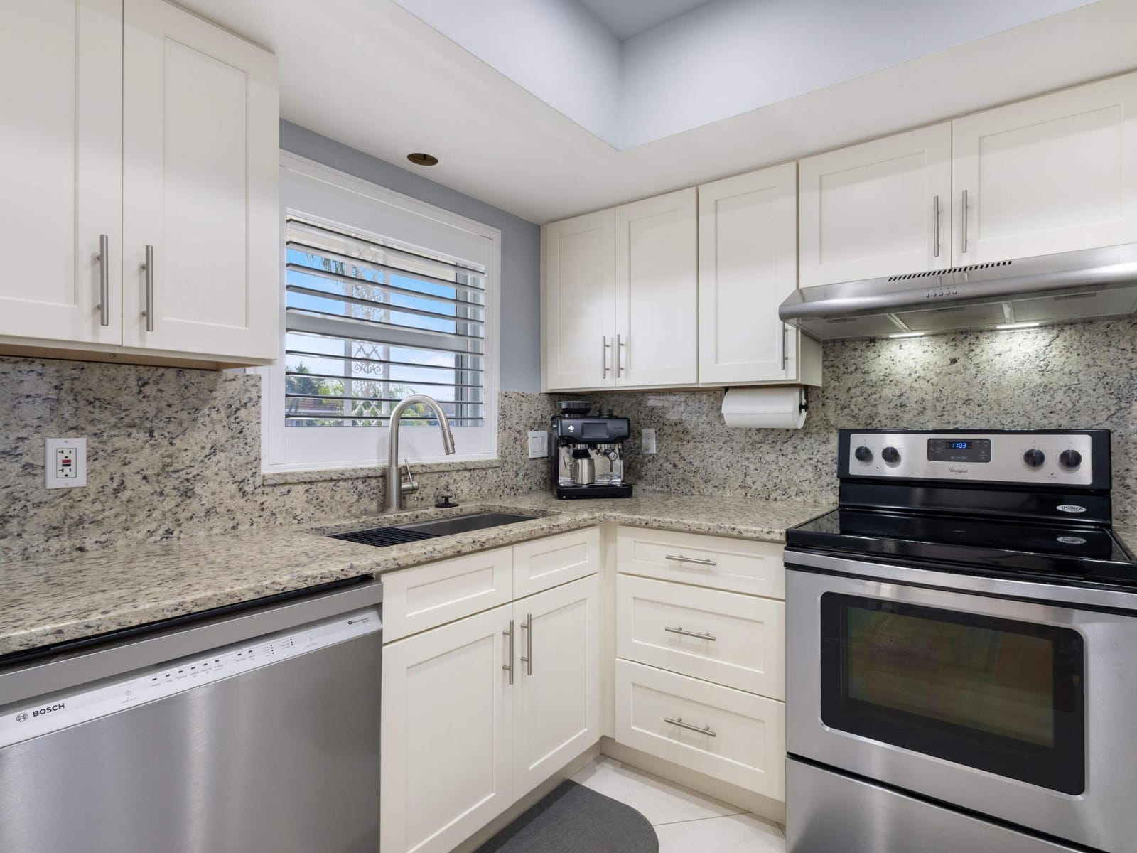 701 NE Harbour Terrace 2140 — photo 11