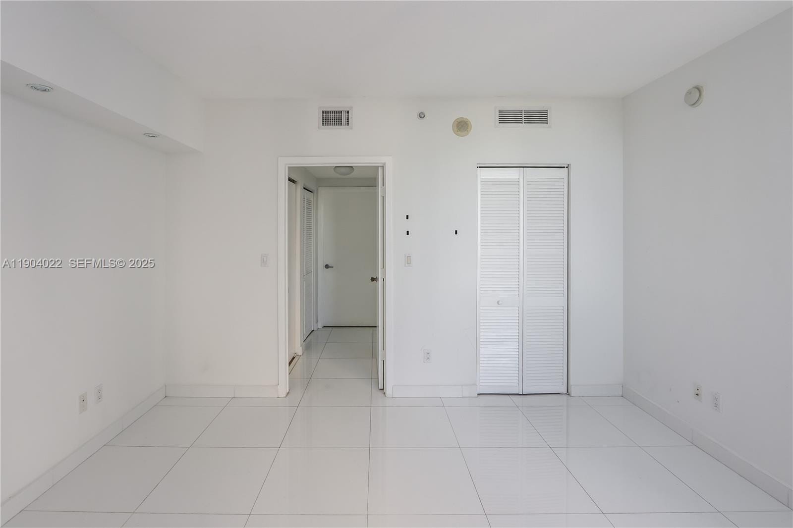 325 S Biscayne Boulevard 1722 — photo 12