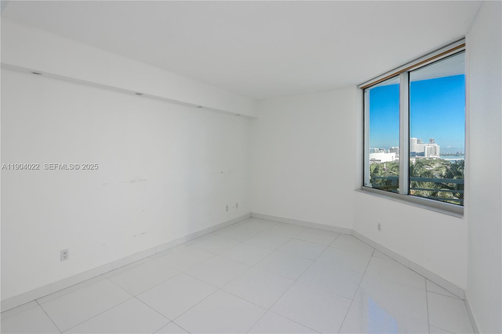 325 S Biscayne Boulevard 1722 — photo 4