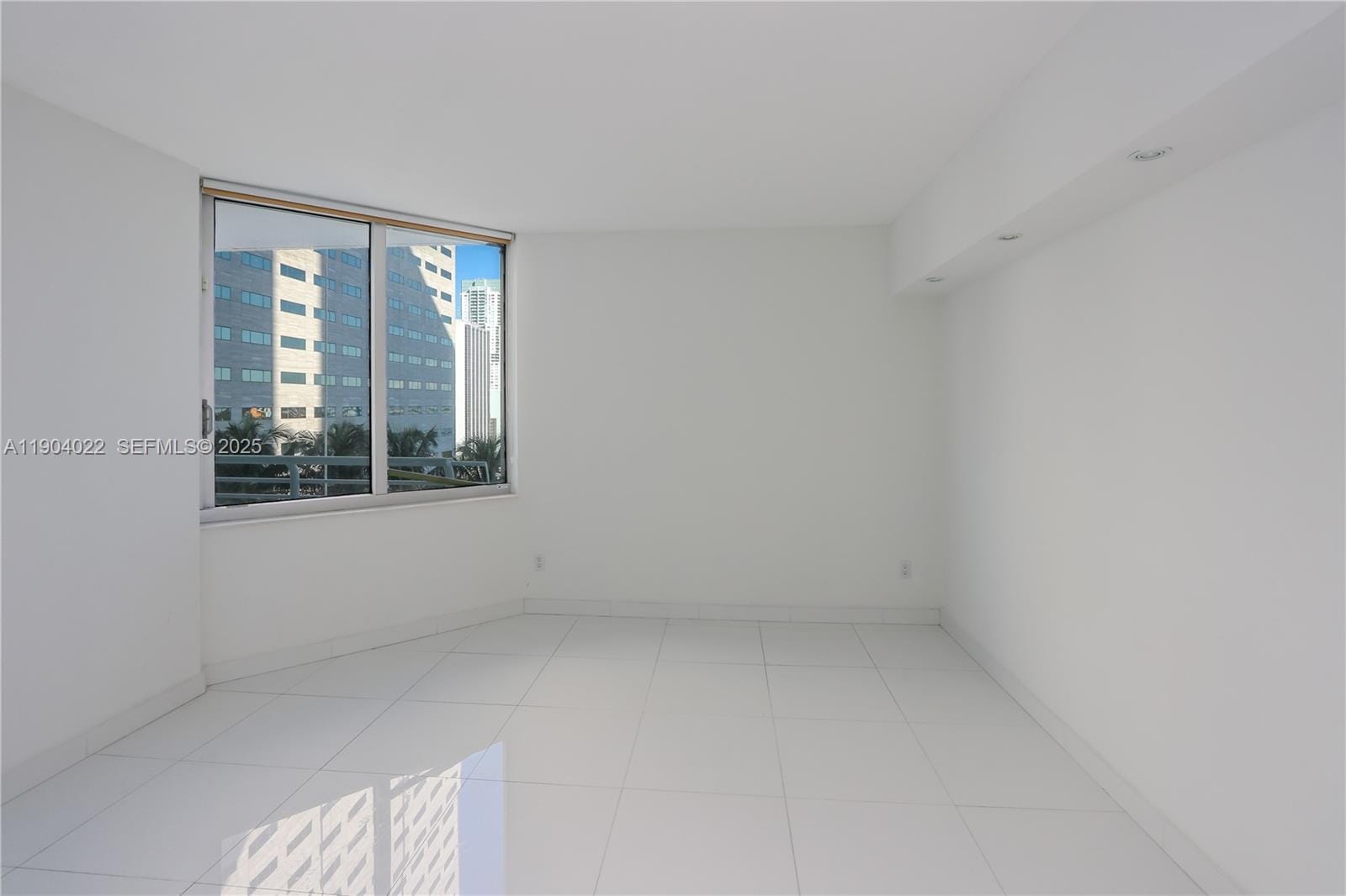 325 S Biscayne Boulevard 1722 — photo 5
