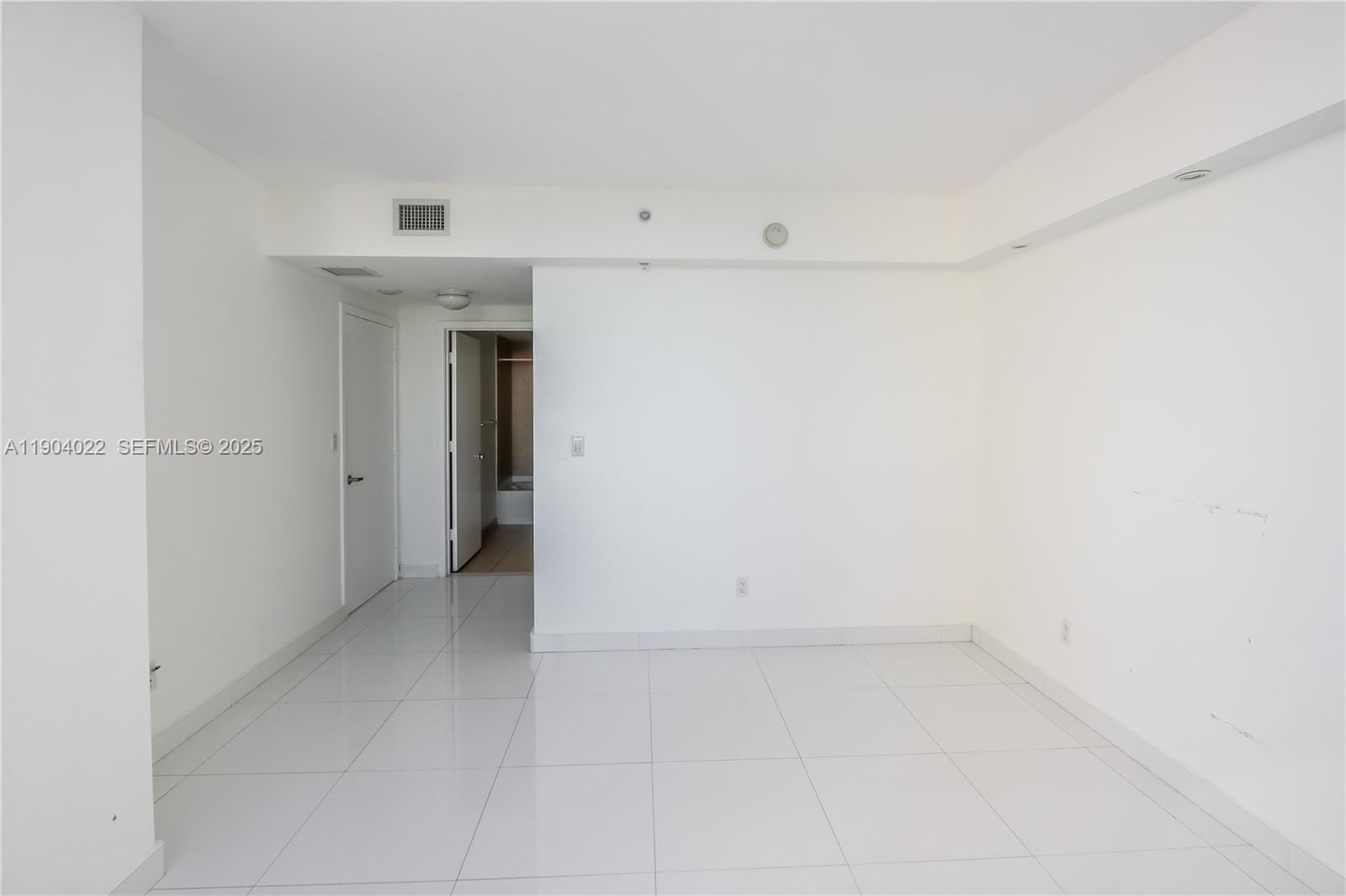 325 S Biscayne Boulevard 1722 — photo 6